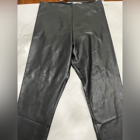 A&F leather leggings - Picture 2 of 3